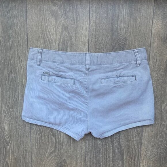 Aritzia Tna Shorts Cargo Khakis Light Gray Mid low rise Size 2 Y2K 2000s - Picture 10 of 15
